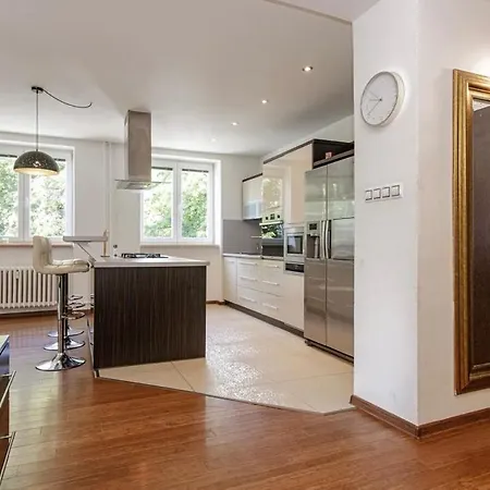 S Vyhledem Do Parku Apartment